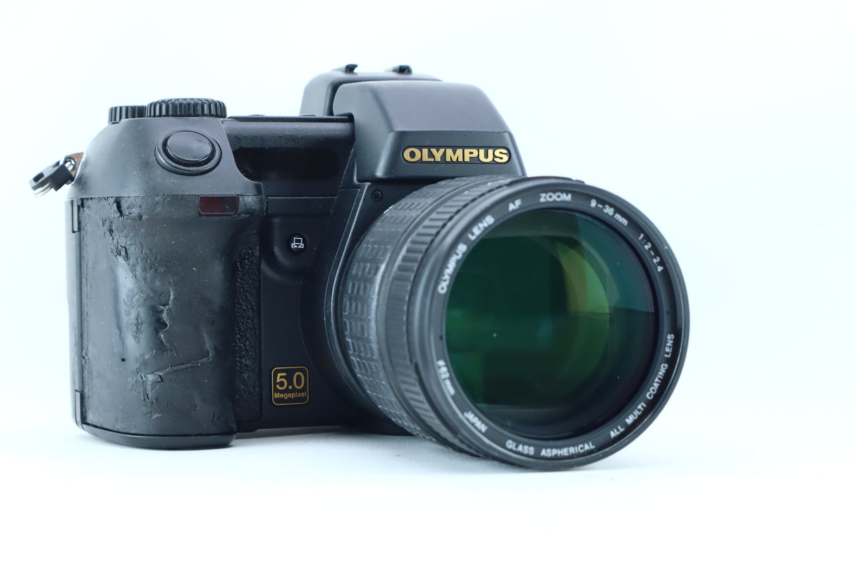 Olympus Camedia E-20P with 9-36mm f/2.0-2.4 ED Lens