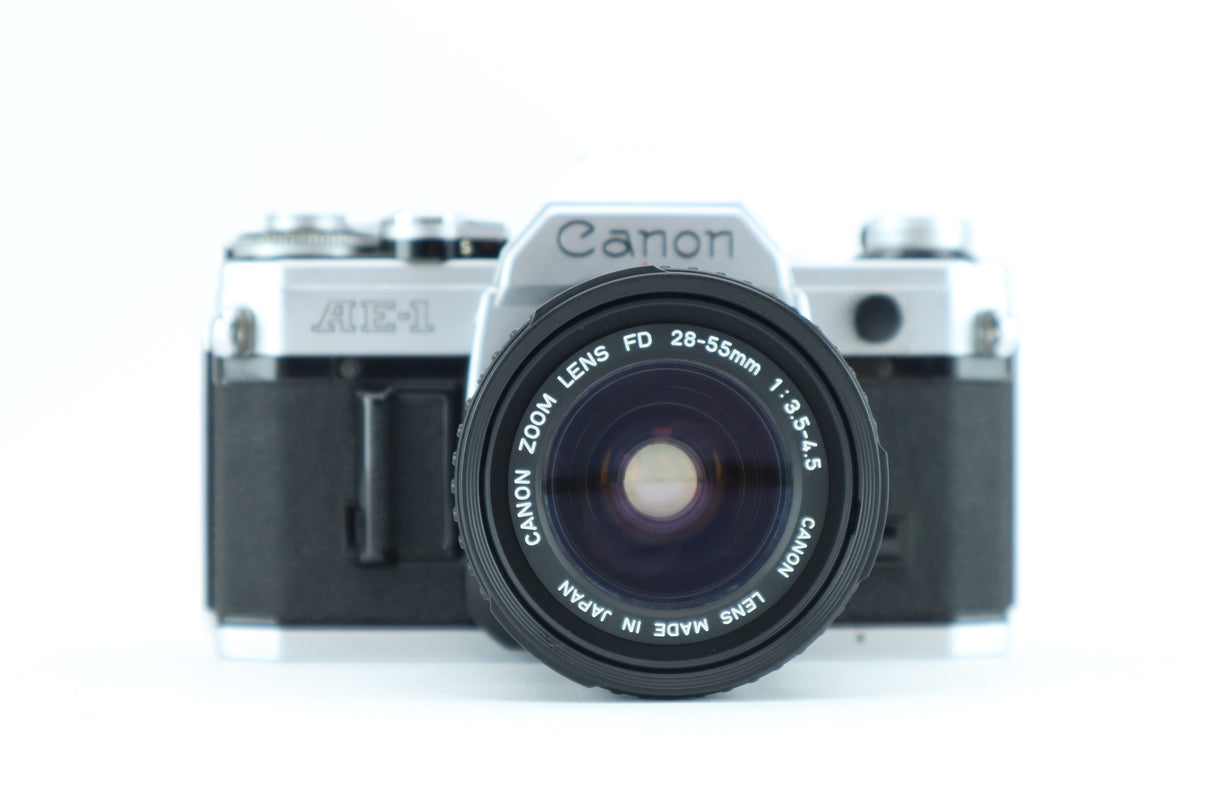 Canon AE-1 mit Canon Zoomobjektiv FD 28-55m 1:3,5-4,5 Objektiv