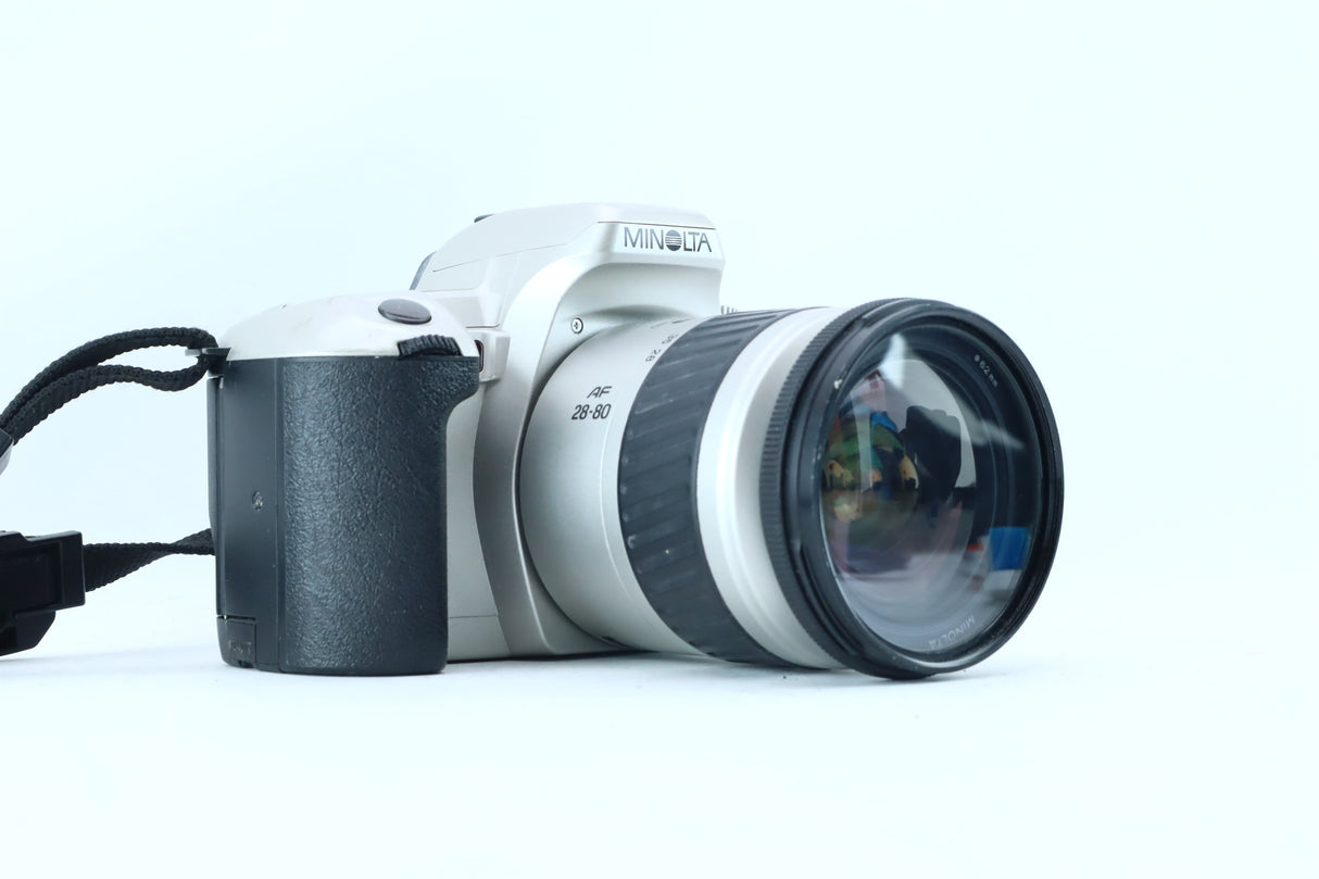 Minolta Dynax 404si with AF 28-80mm f/3.5-5.6.