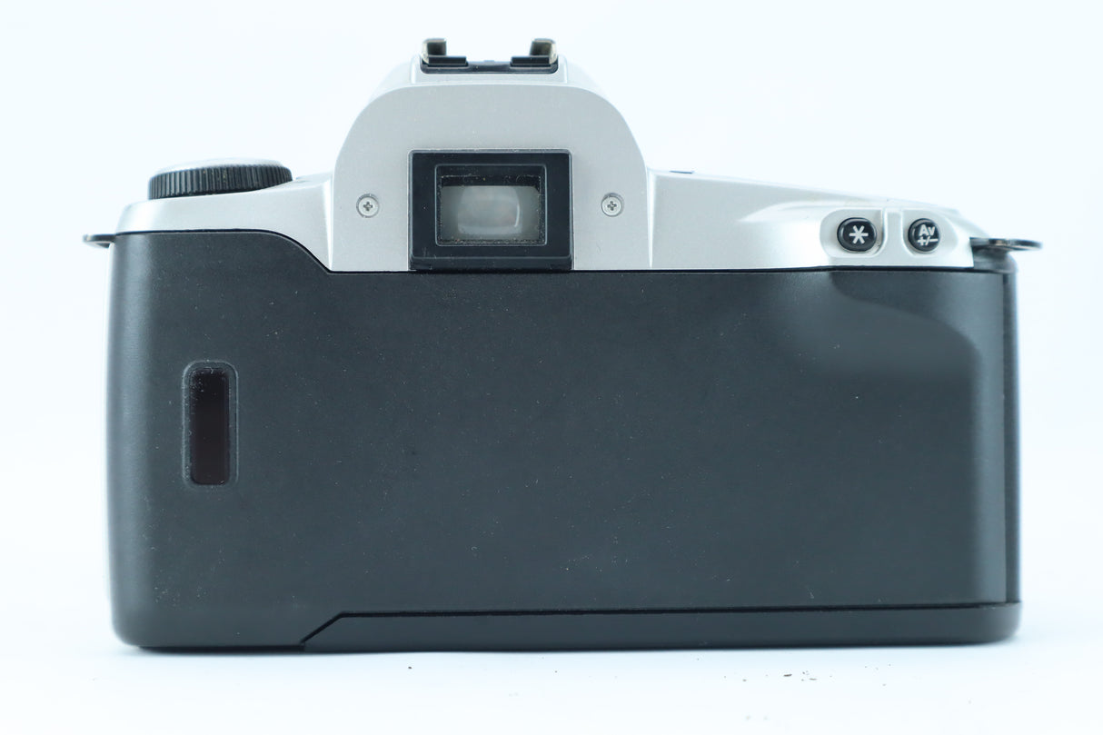 Canon EOS 500N with Canon Zoom Lens EF 38–76mm f/4.5–5.6 – 35mm Autofocus SLR Camera Kit