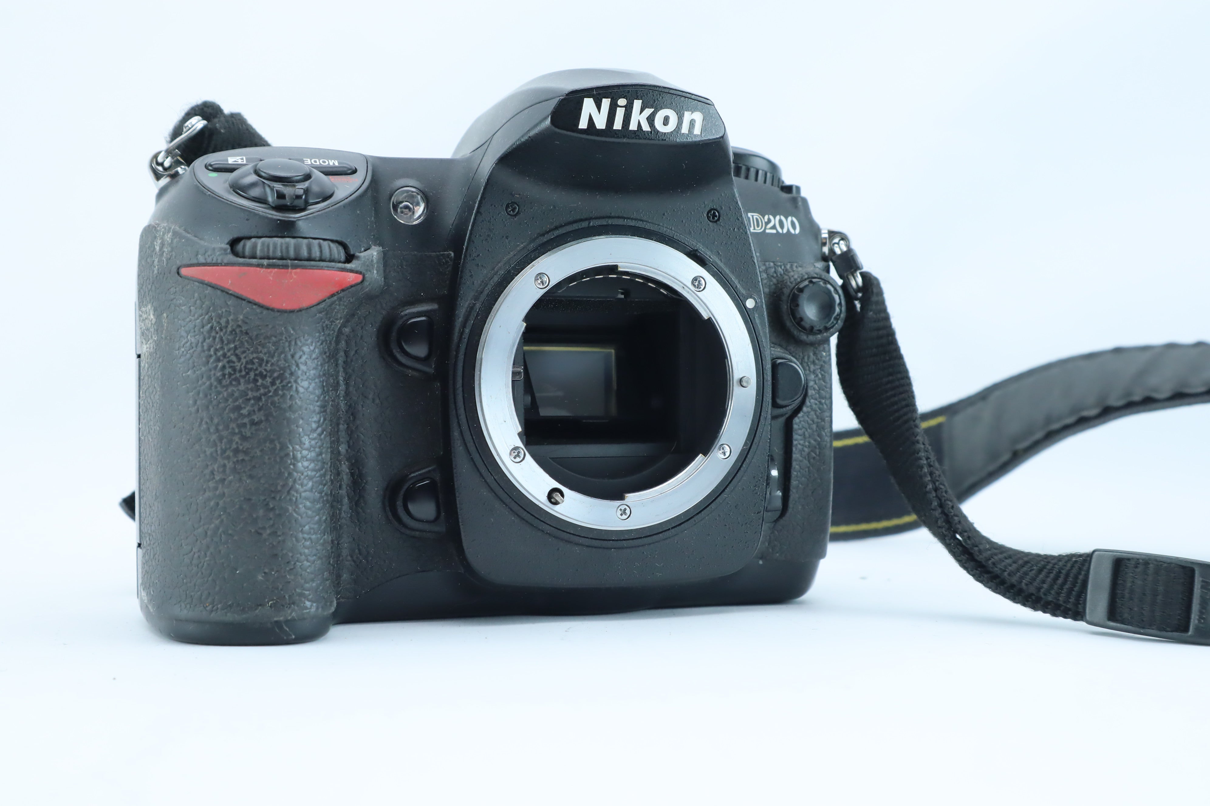 Nikon D200 – 10.2MP Professional Digital SLR Camera Body – Hard to