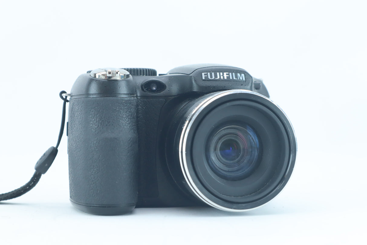 Fujifilm FinePix S2960 with 18× optical zoom