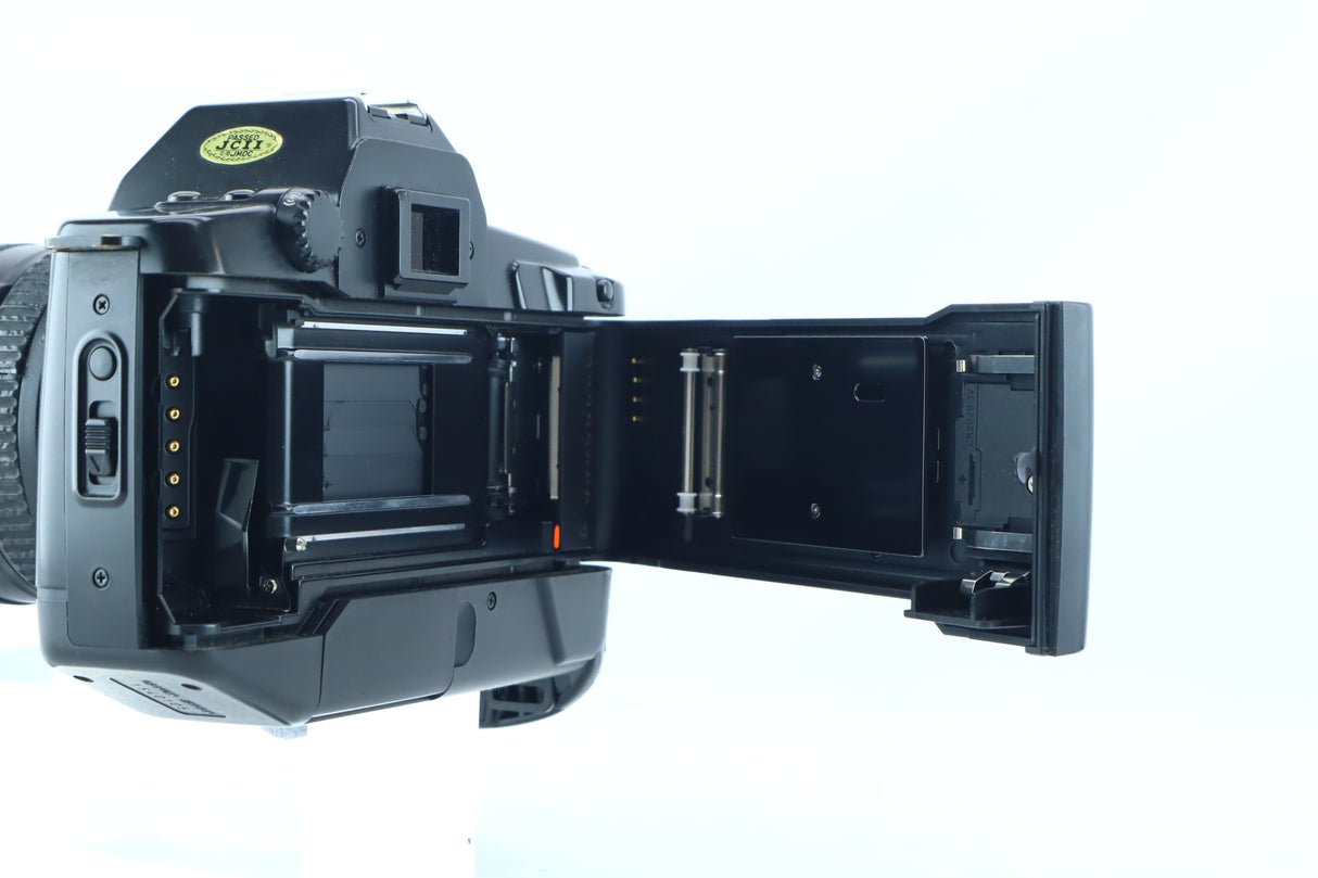 Canon EOS 650 with 35-70mm f/3.5-4.5 | S/N: 1161513