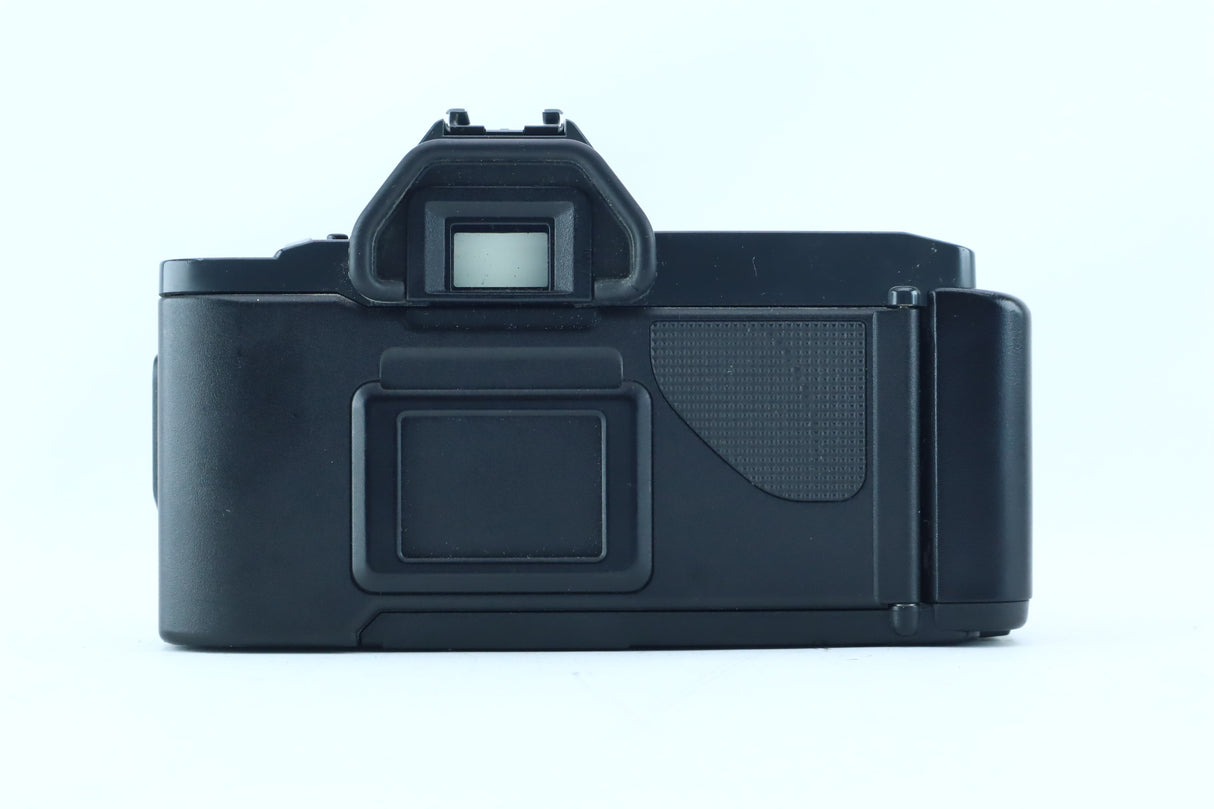 Canon T70 with 28-80mm f/2.8-4 | S/N: 1545281