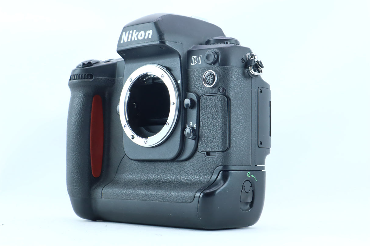 Nikon D1