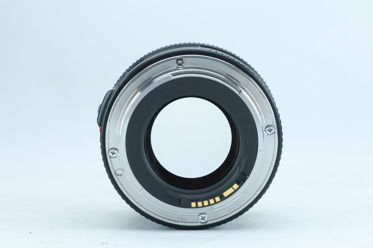 Canon EF 85mm f/1.8 USM