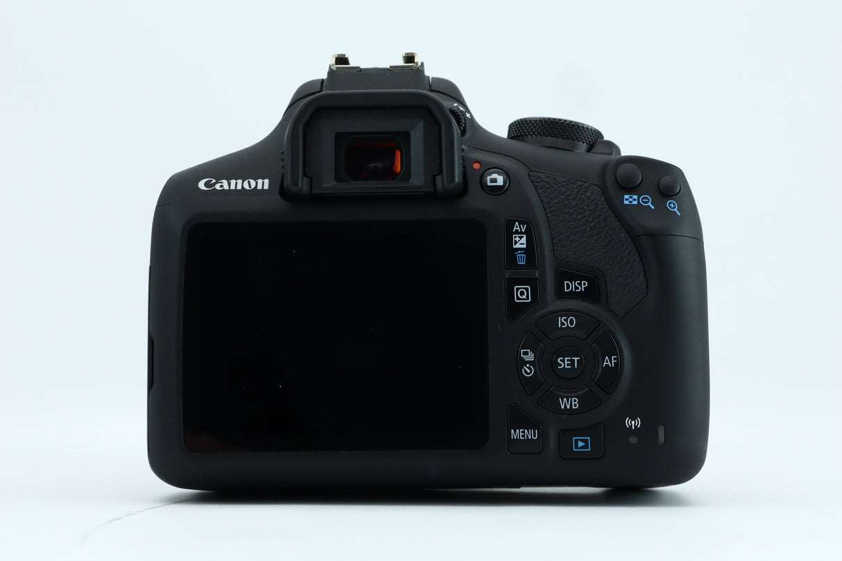 Canon 2000D + Canon Zoom Lens EF-S 18-55mm 1:3.5-5.6 IS