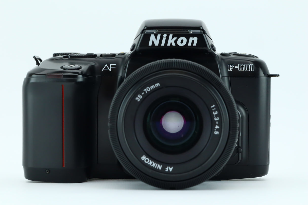 Nikon F-601 + 3,3-4,5 35-70mm