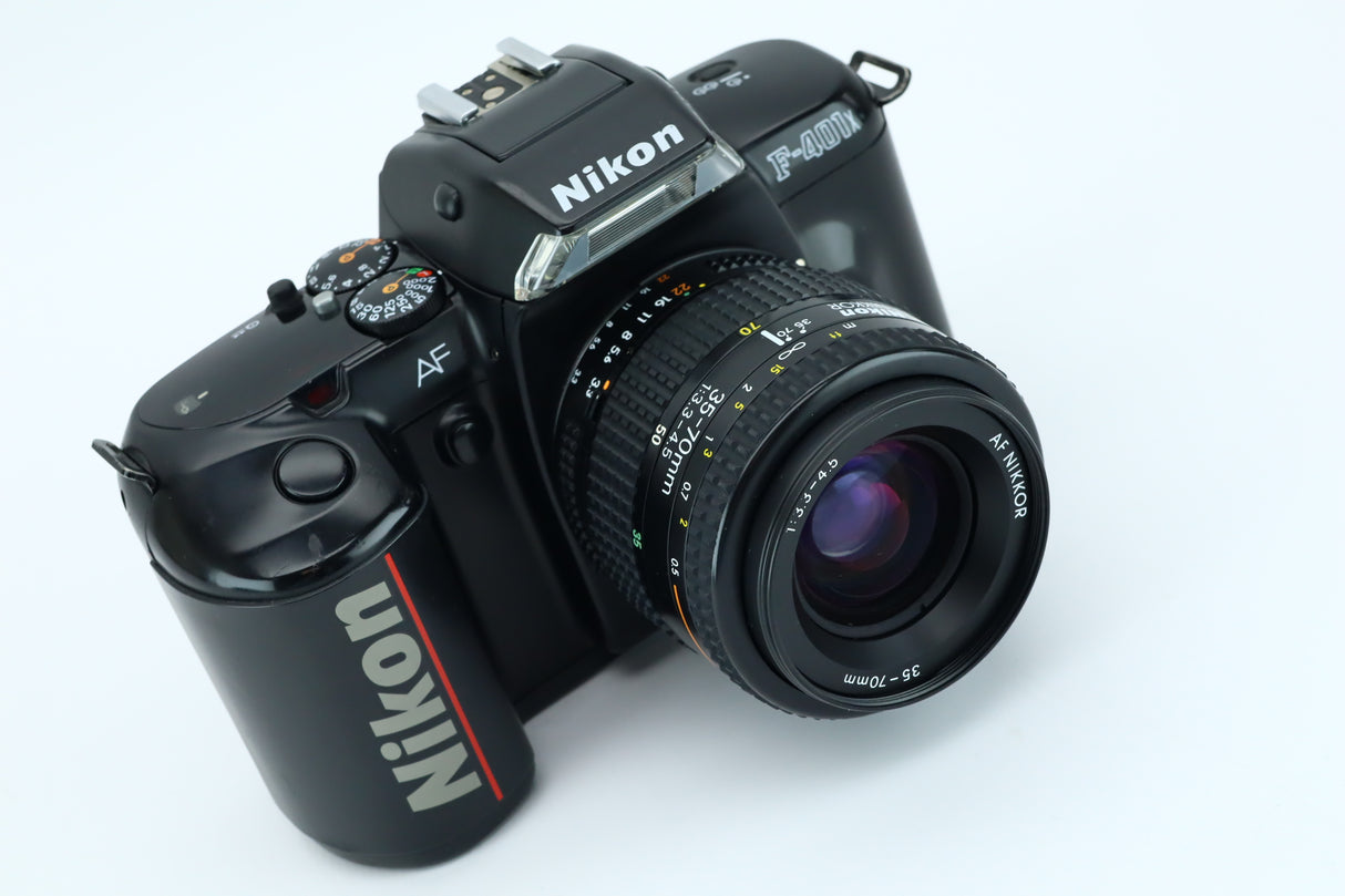 نيكون F-401x + عدسة AF NIKKOR مقاس 35-70 مم 3,3-4,5