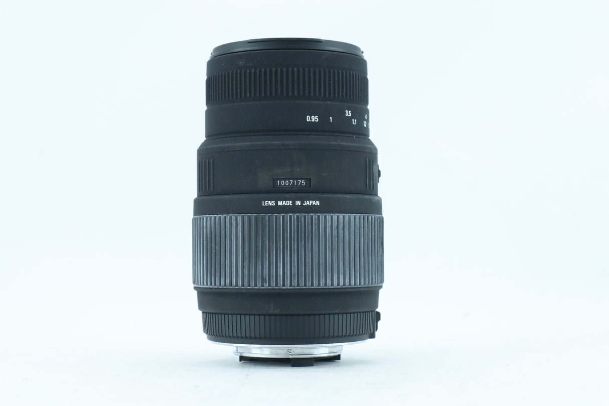 Sigma 70-300mm f/4-5.6 DG Macro