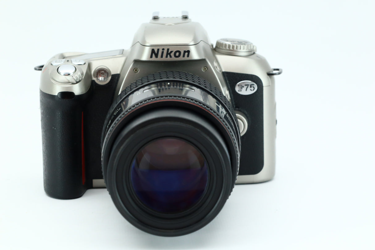 Nikon F75 + 70-210mm 4-5,6