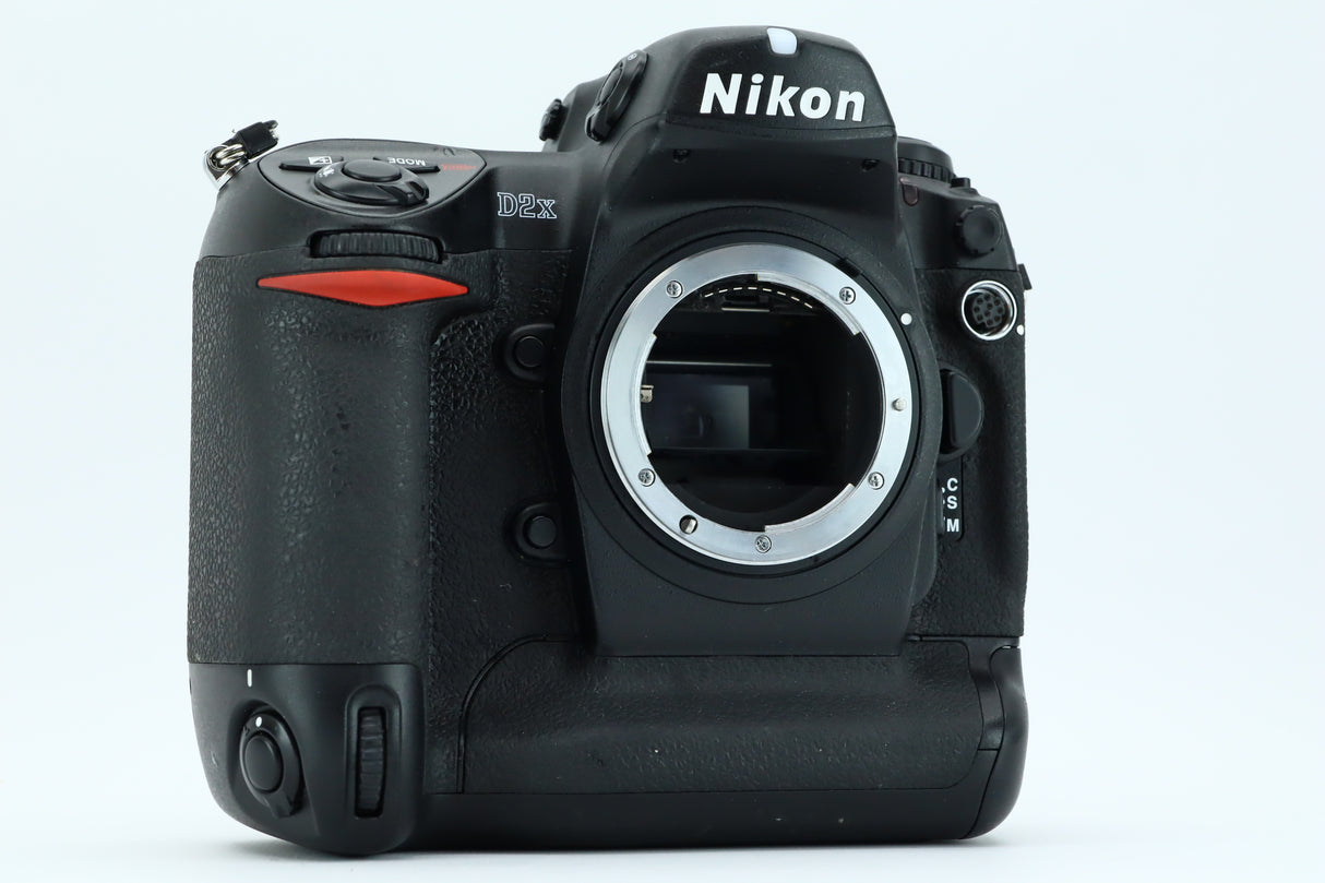 Nikon D2X