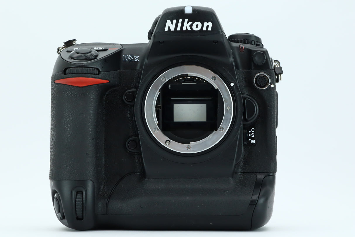 Nikon D2X