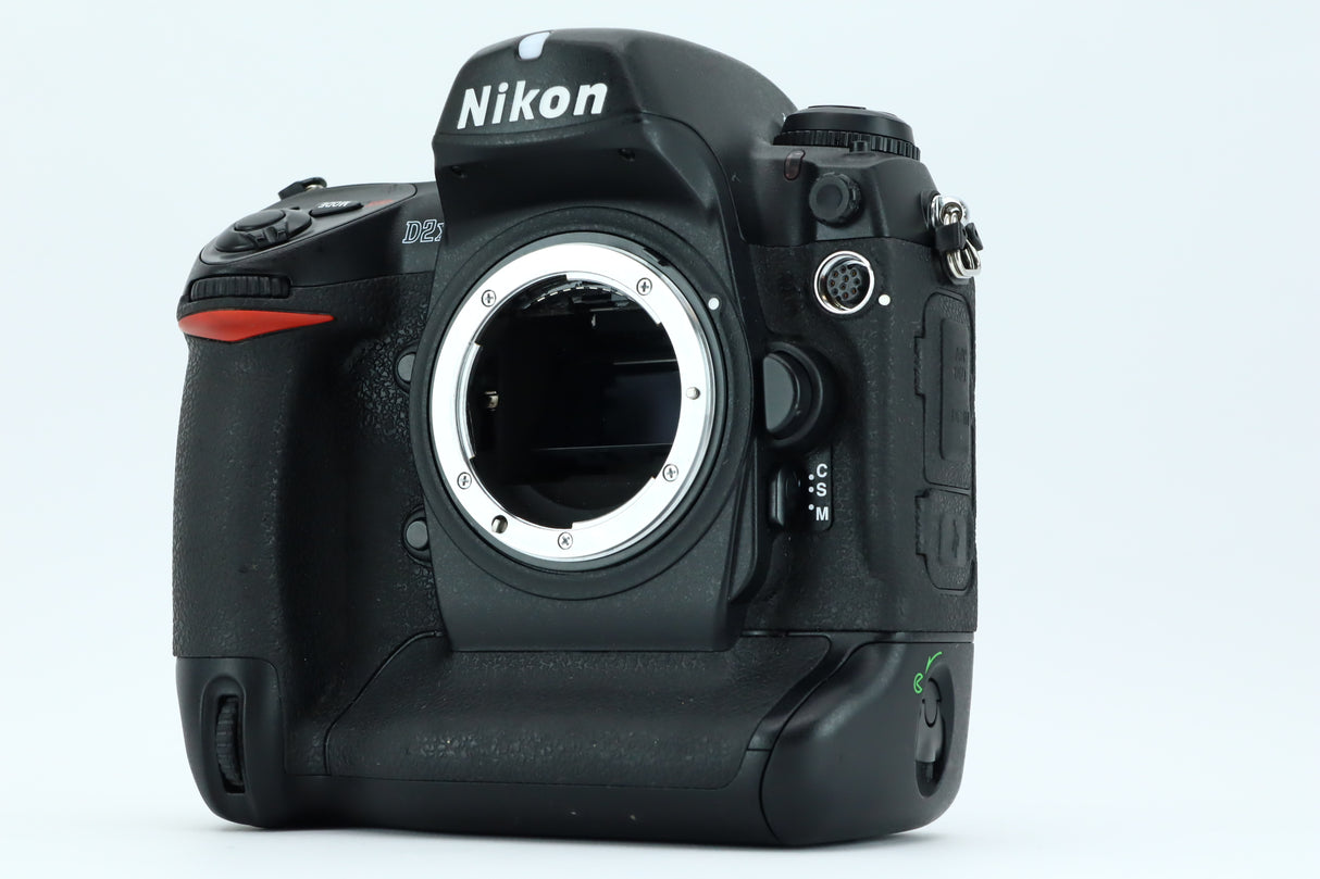 Nikon D2X