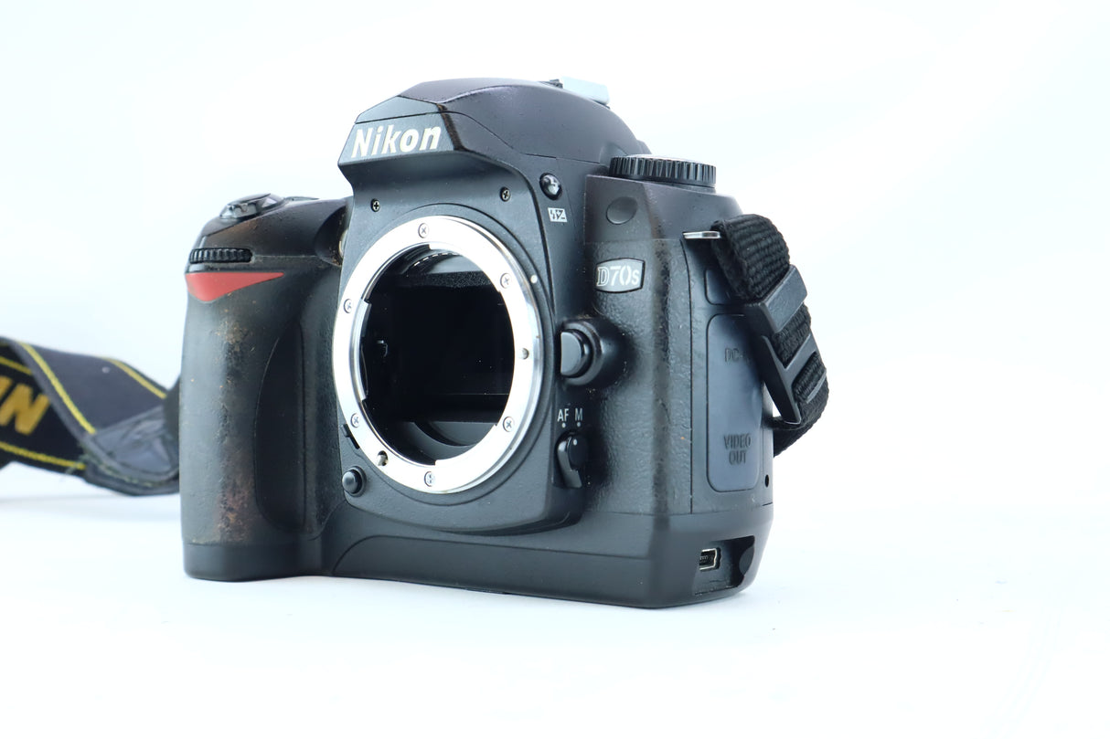 Nikon D70S