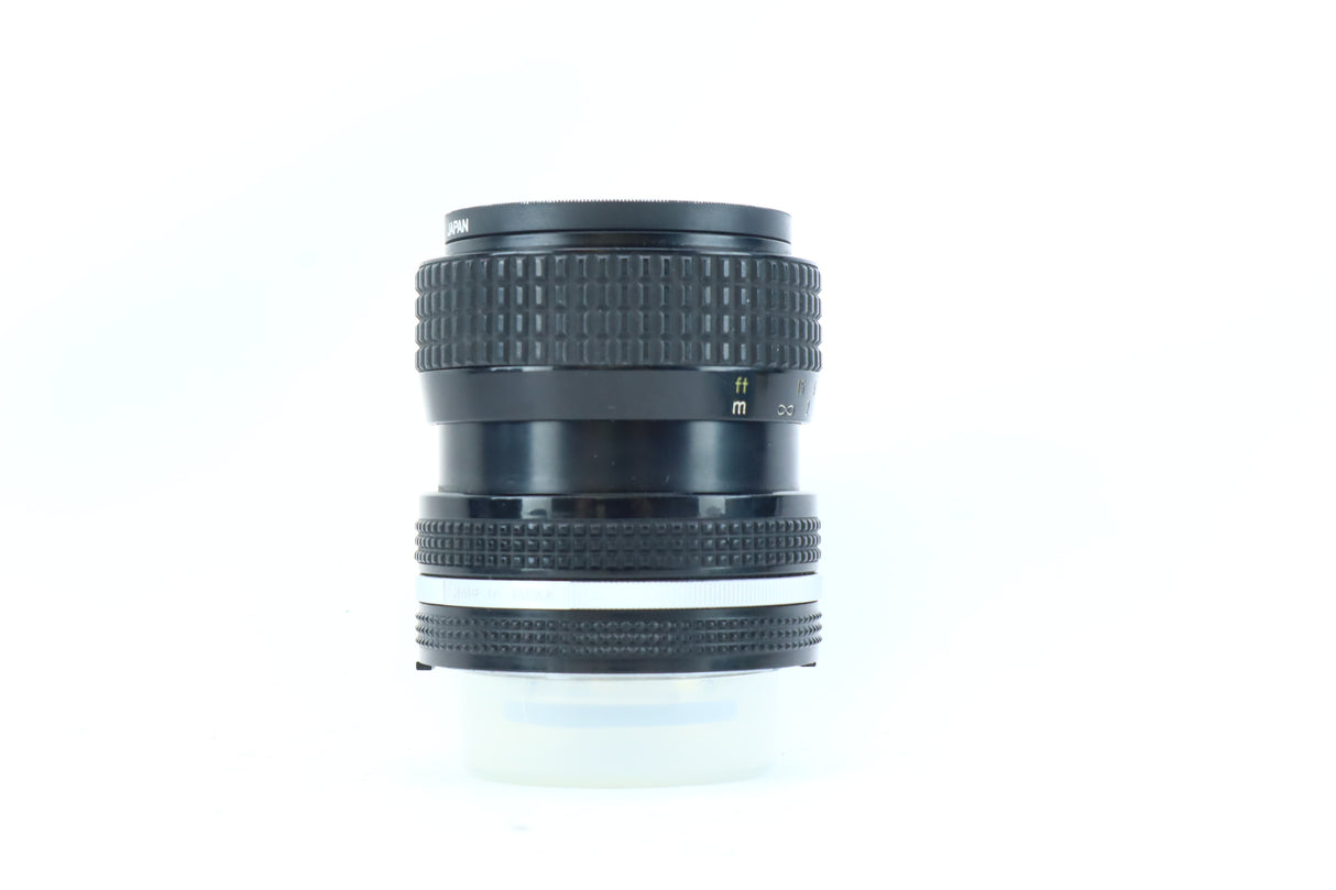 Nikon Zoom-Nikkor 35-70mm f/3.3-4.5