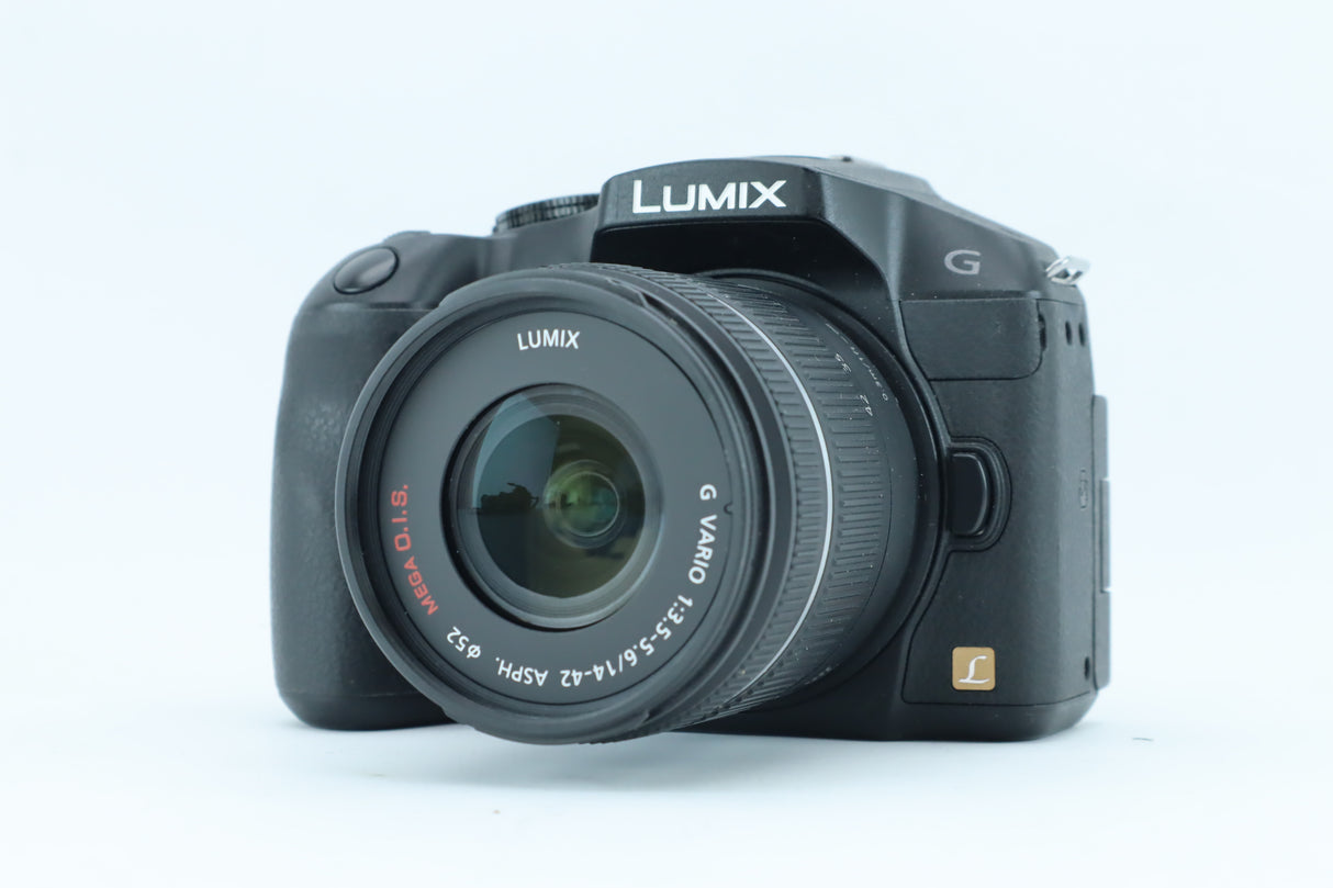 Panasonic Lumix G6 + Lumix G Vario 14-42mm II Mega O.I.S.