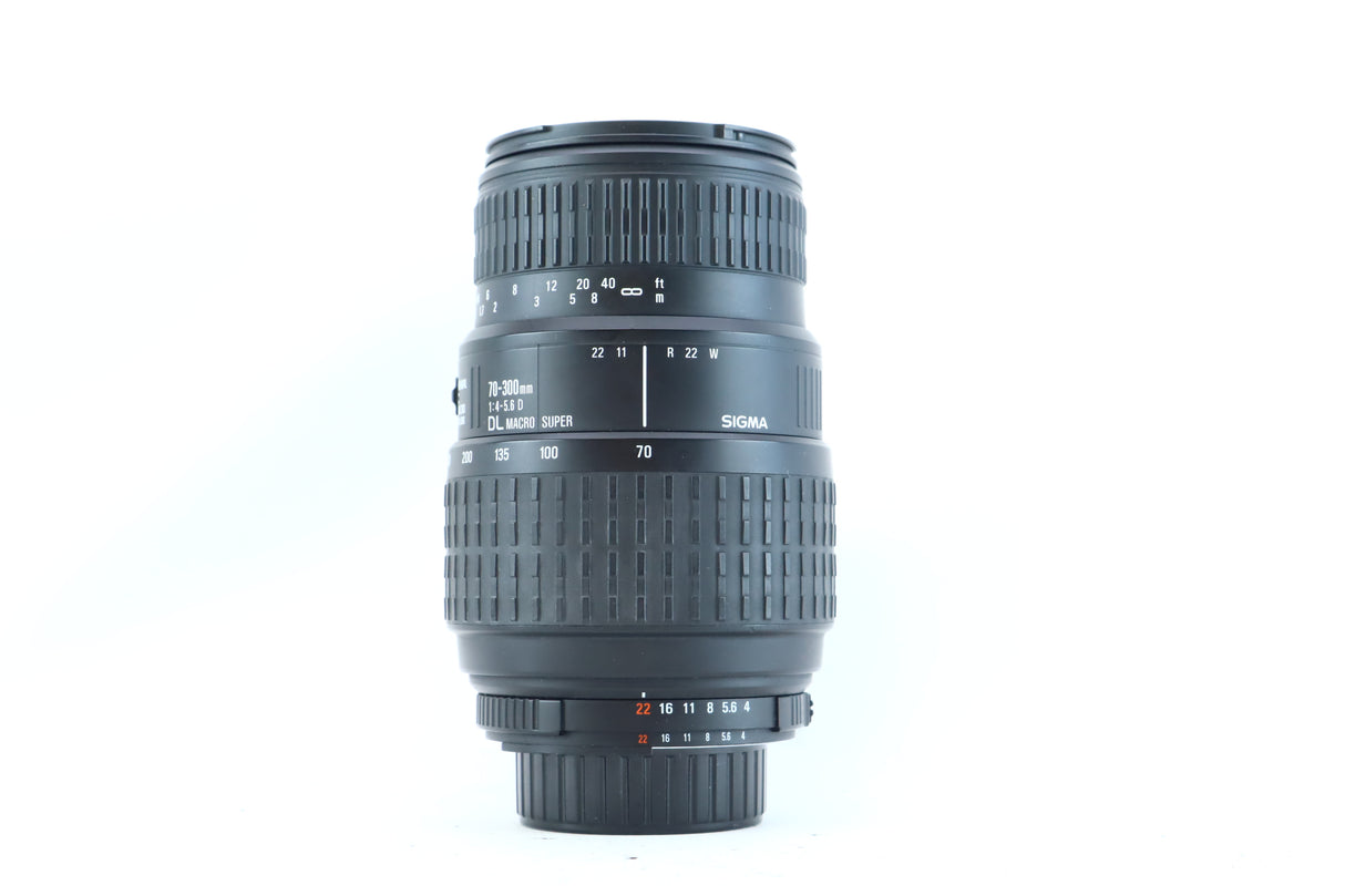 Sigma 70-300mm f/4-5.6 DL Macro Super