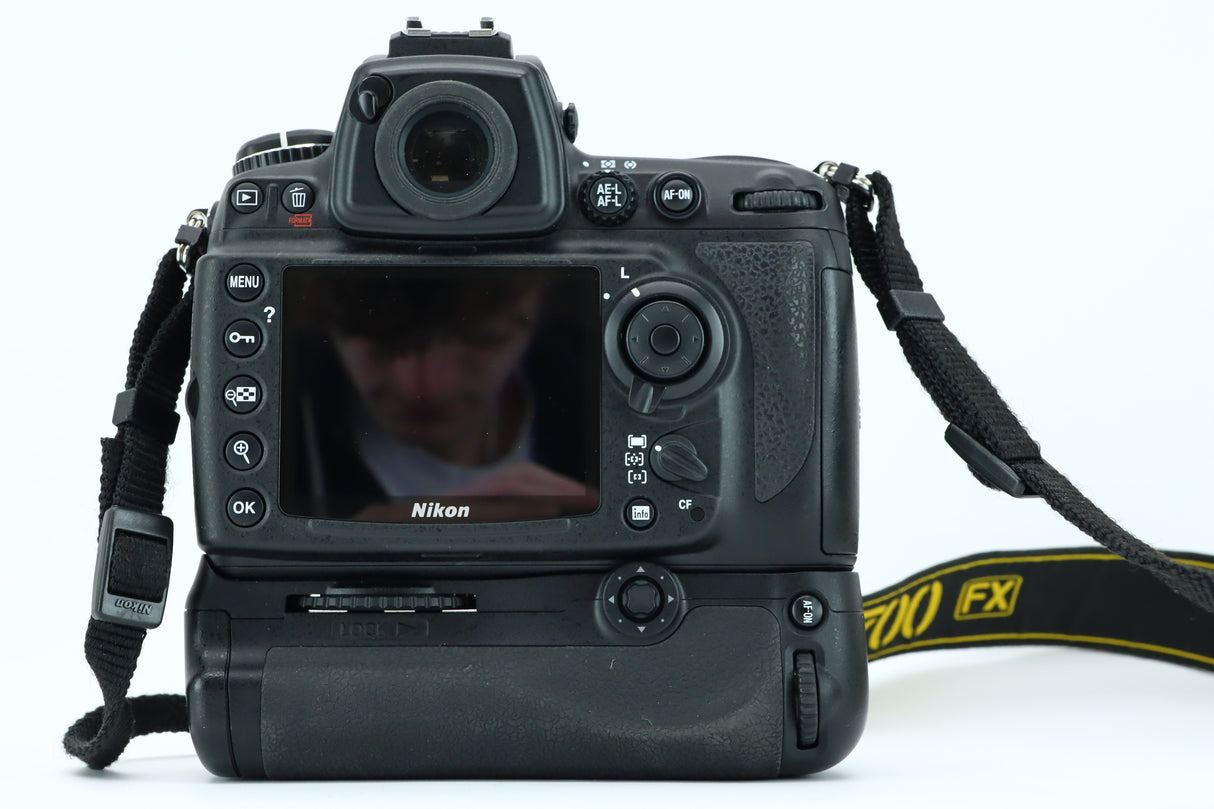 نيكون D700