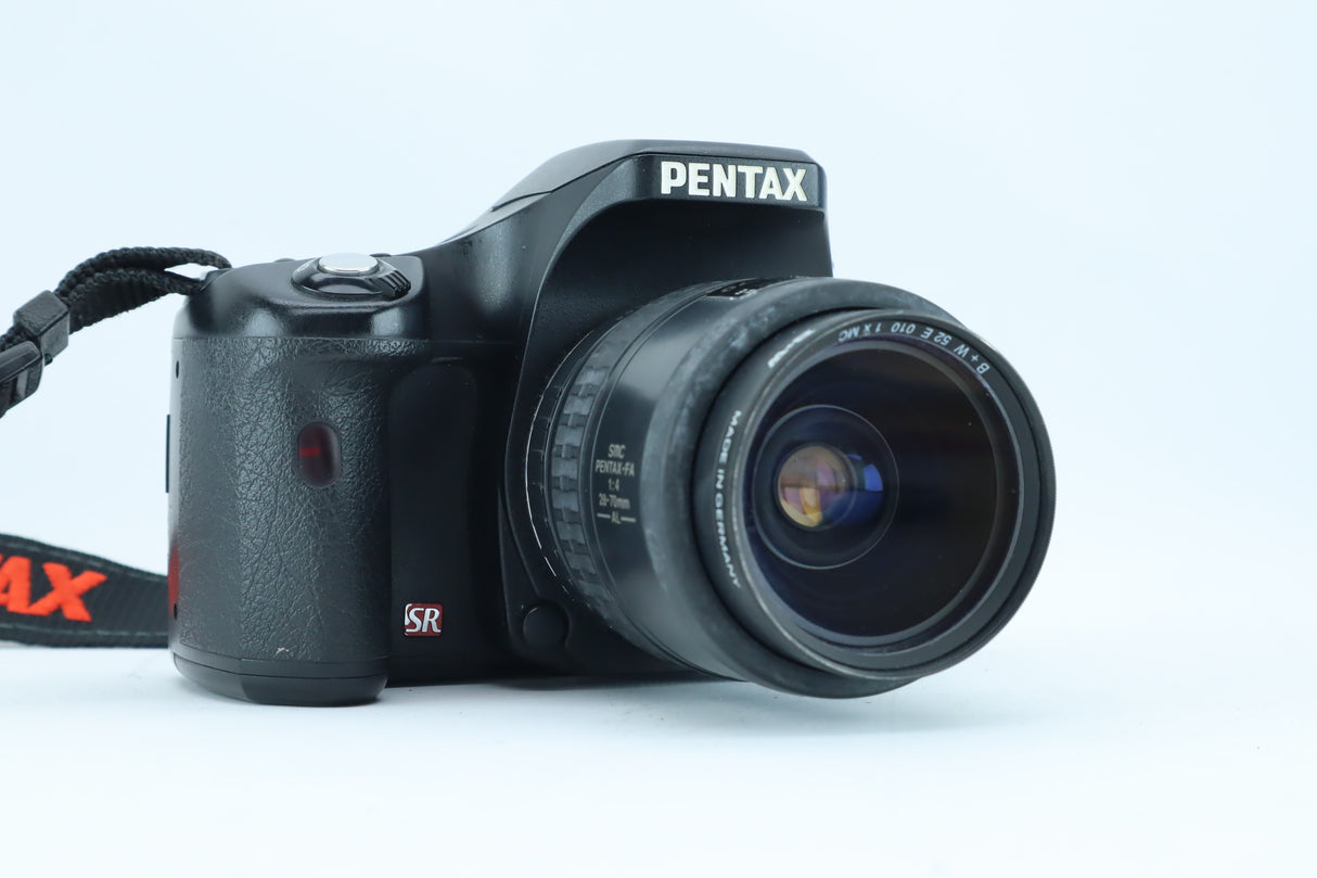 Pentax K200D with Pentax SMC FA 28-70mm f/4 AL Lens