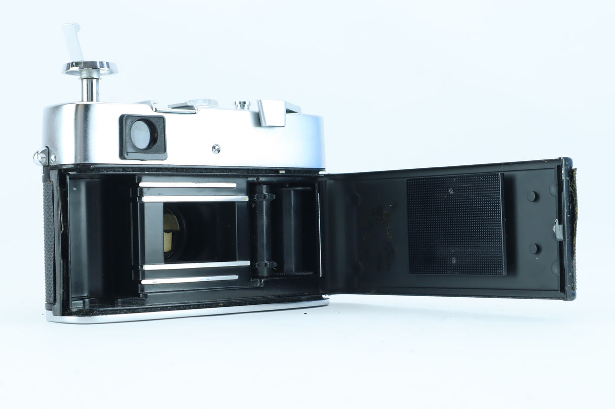 Yashica Lynx-5000 High-Speed Yashinon 45mm f/1.8 Prime Lens