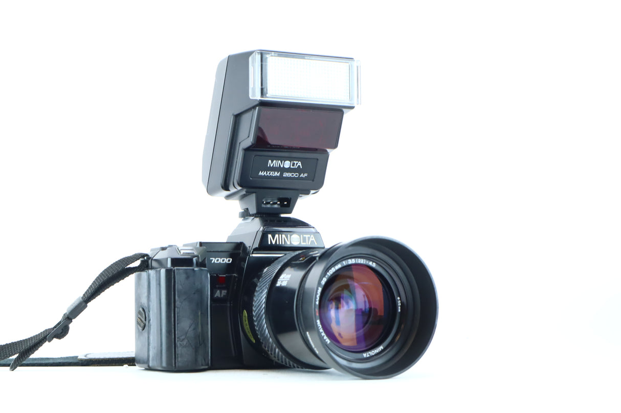Minolta Maxxum 7000 AF 35mm SLR Kit with AF Zoom 35-105mm f/3.5-4.5 and Maxxum 2800 AF Flash