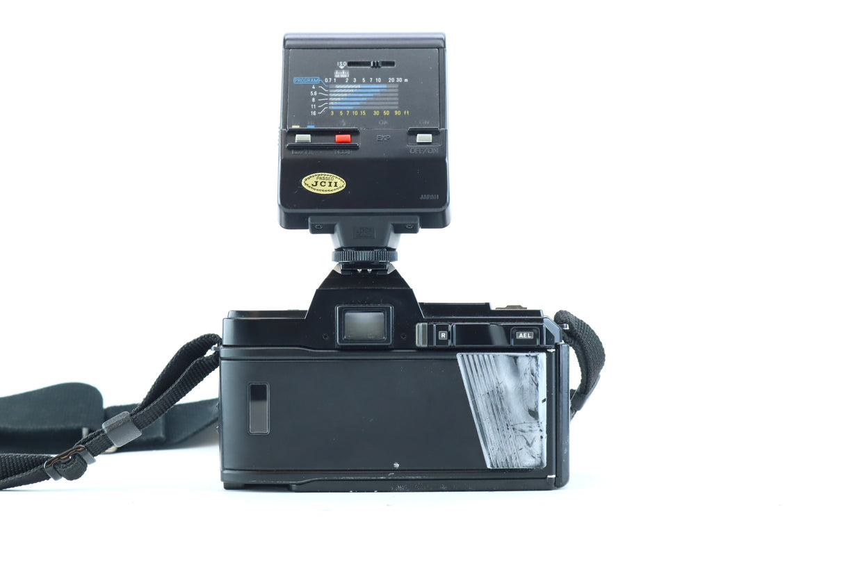 Minolta Maxxum 7000 AF 35mm SLR Kit with AF Zoom 35-105mm f/3.5-4.5 and Maxxum 2800 AF Flash
