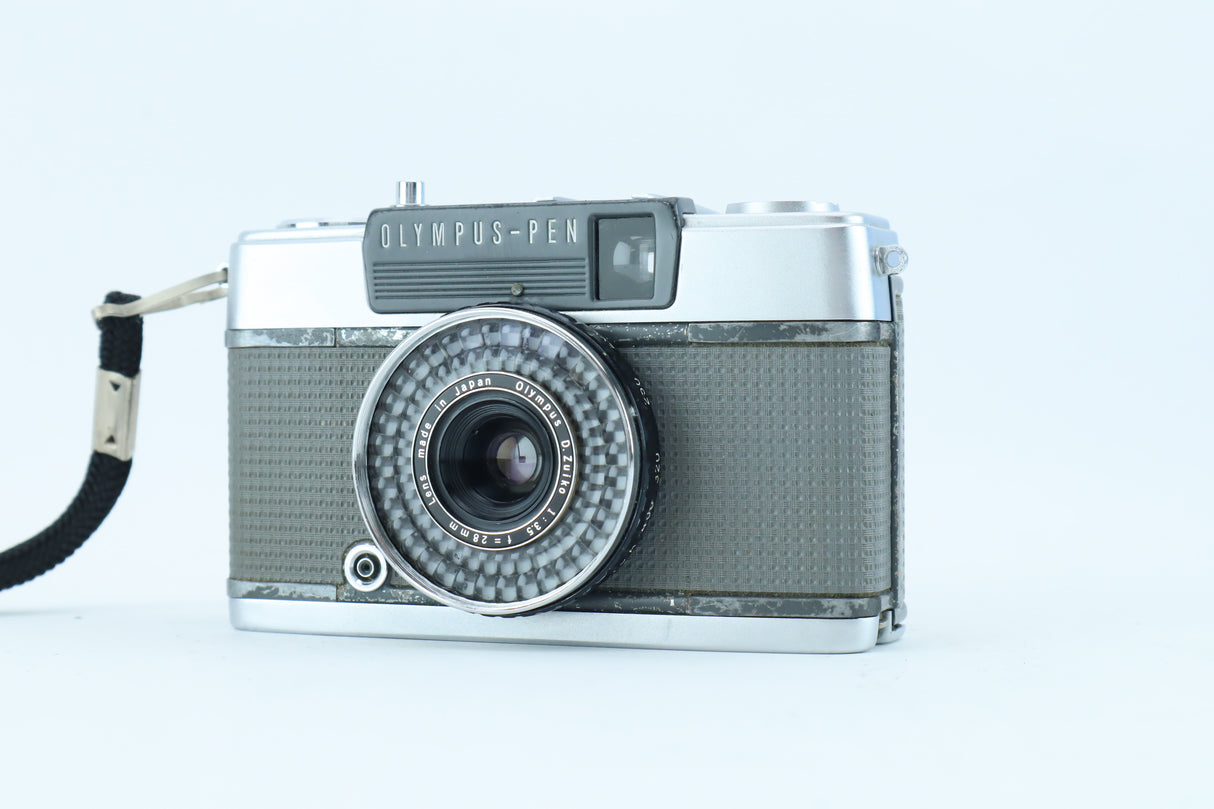 Olympus PEN-EE.2 - Sharp Olympus D.Zuiko 28mm f/3.5 Prime Lens
