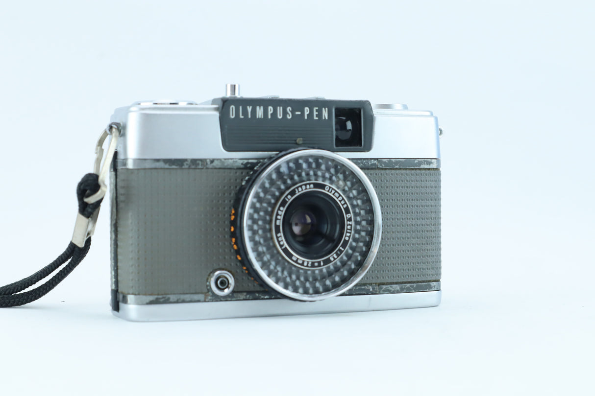 Olympus PEN-EE.2 - Sharp Olympus D.Zuiko 28mm f/3.5 Prime Lens