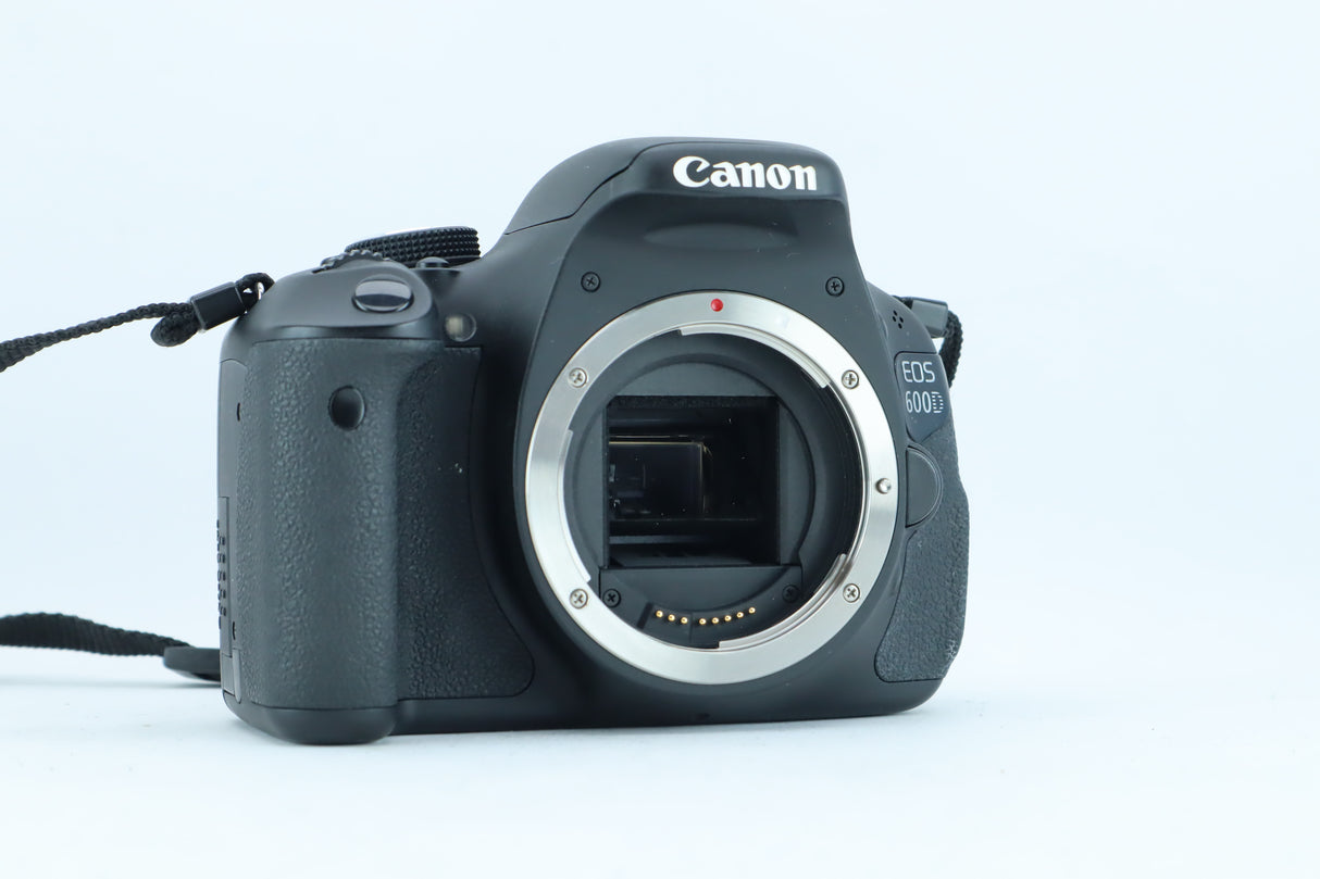 Canon EOS 600D - High-Resolution 18MP Creative Digital SLR