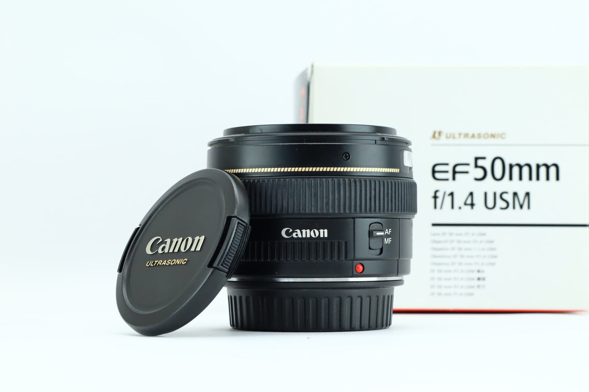 عدسة كانون EF 50 ملم 1:1.4