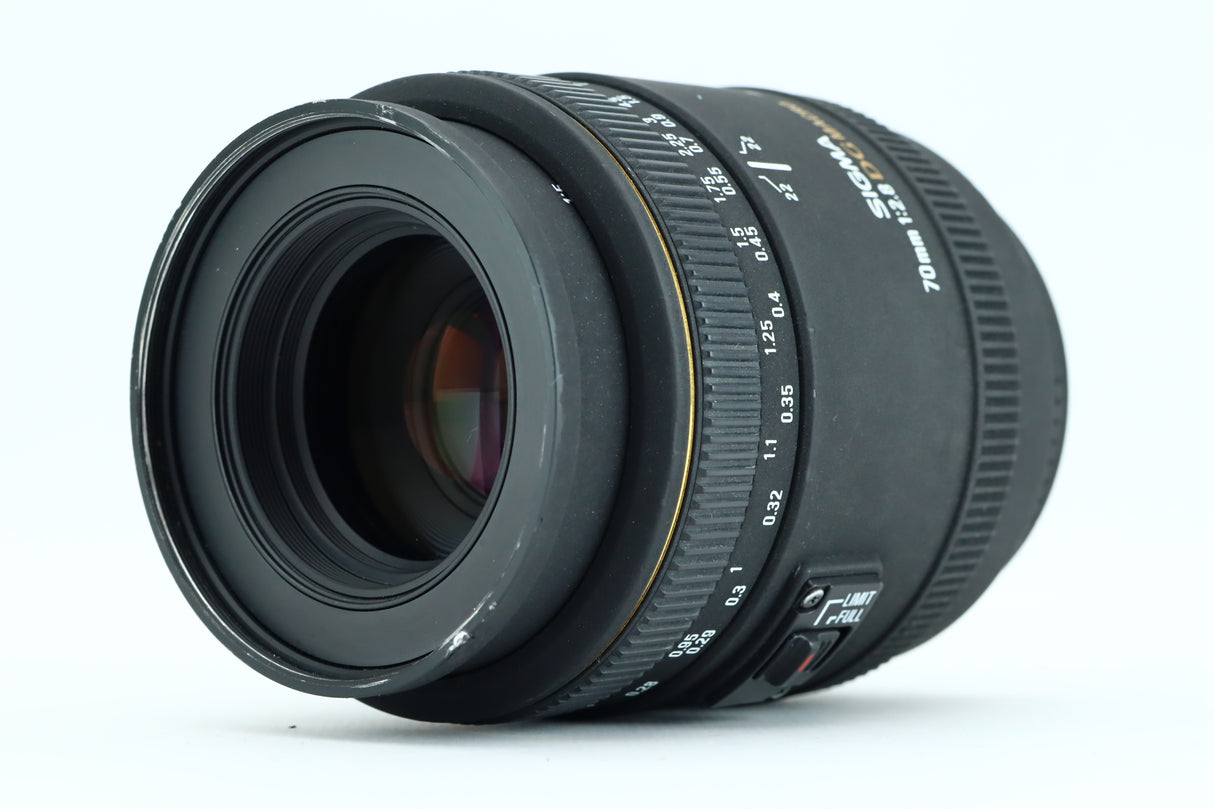 سيجما 70 ملم 2.8 دي جي ماكرو