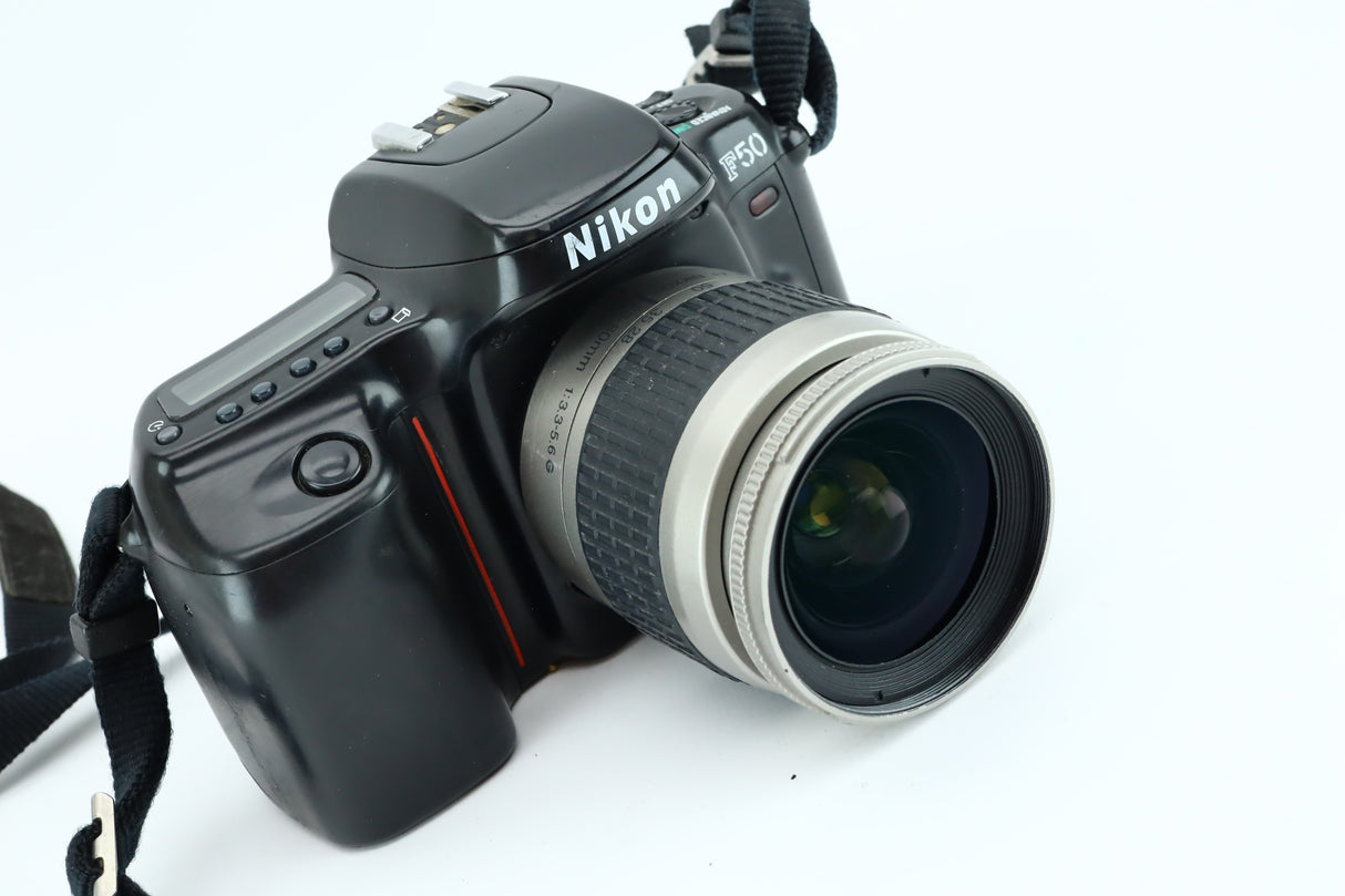 Nikon F50 + AFNIKKOR 28-80mm 3,3-5,6