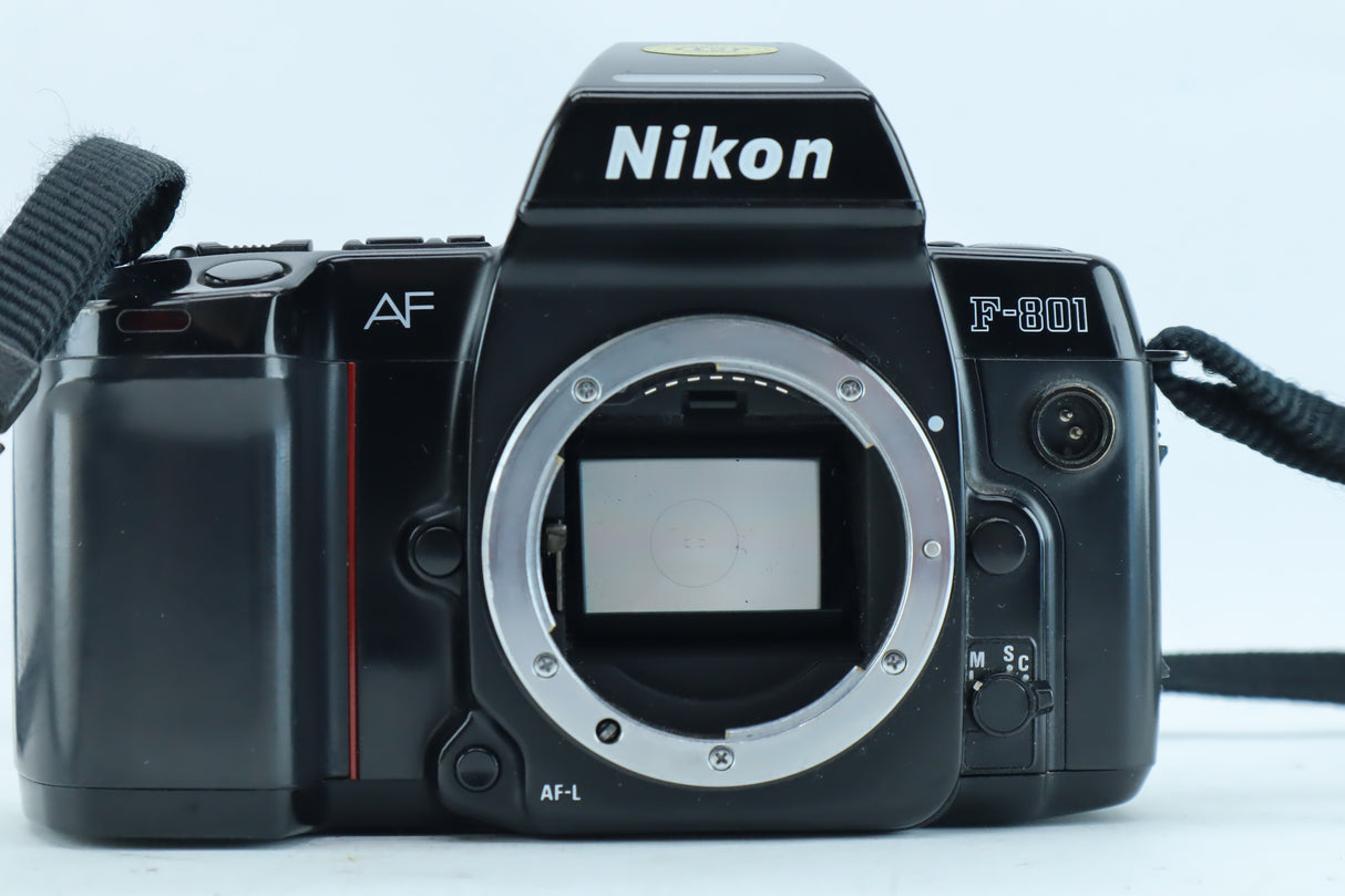Nikon F-801 with AF Nikkor 35-70mm f/3.3-4.5 Lens