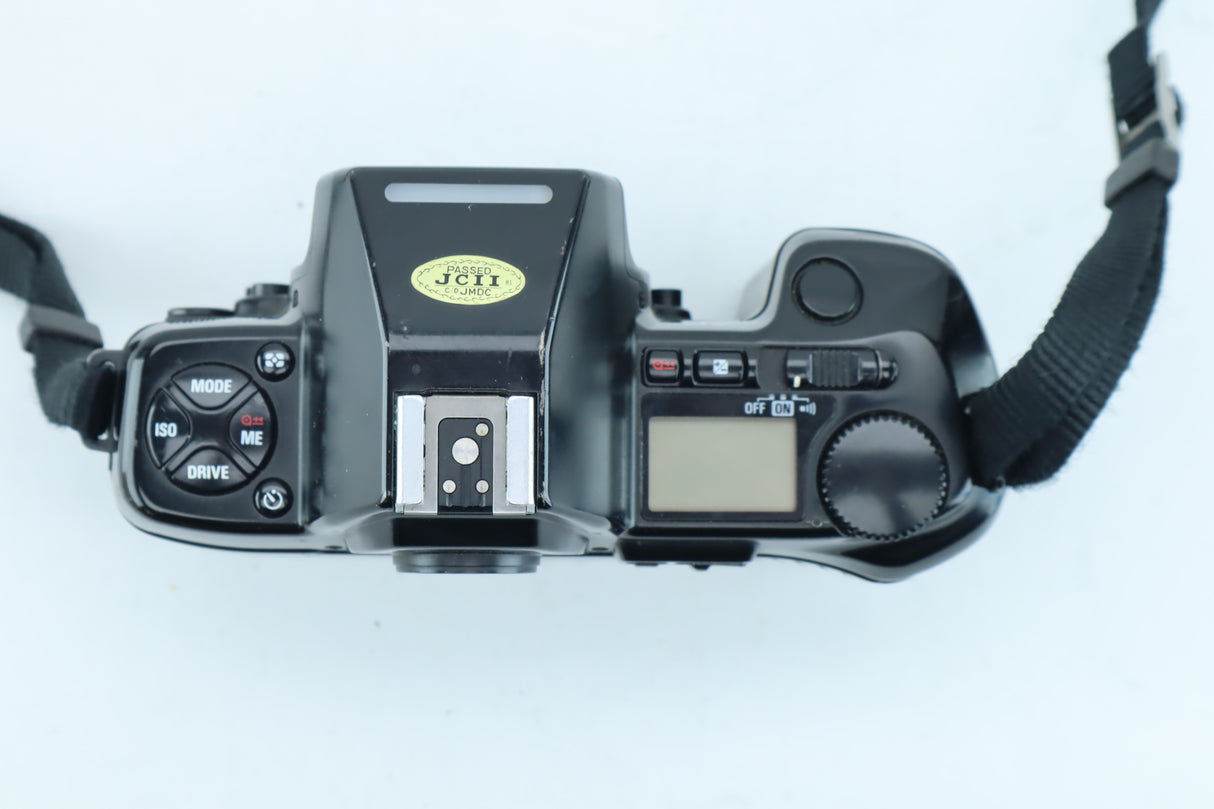 Nikon F-801 with AF Nikkor 35-70mm f/3.3-4.5 Lens