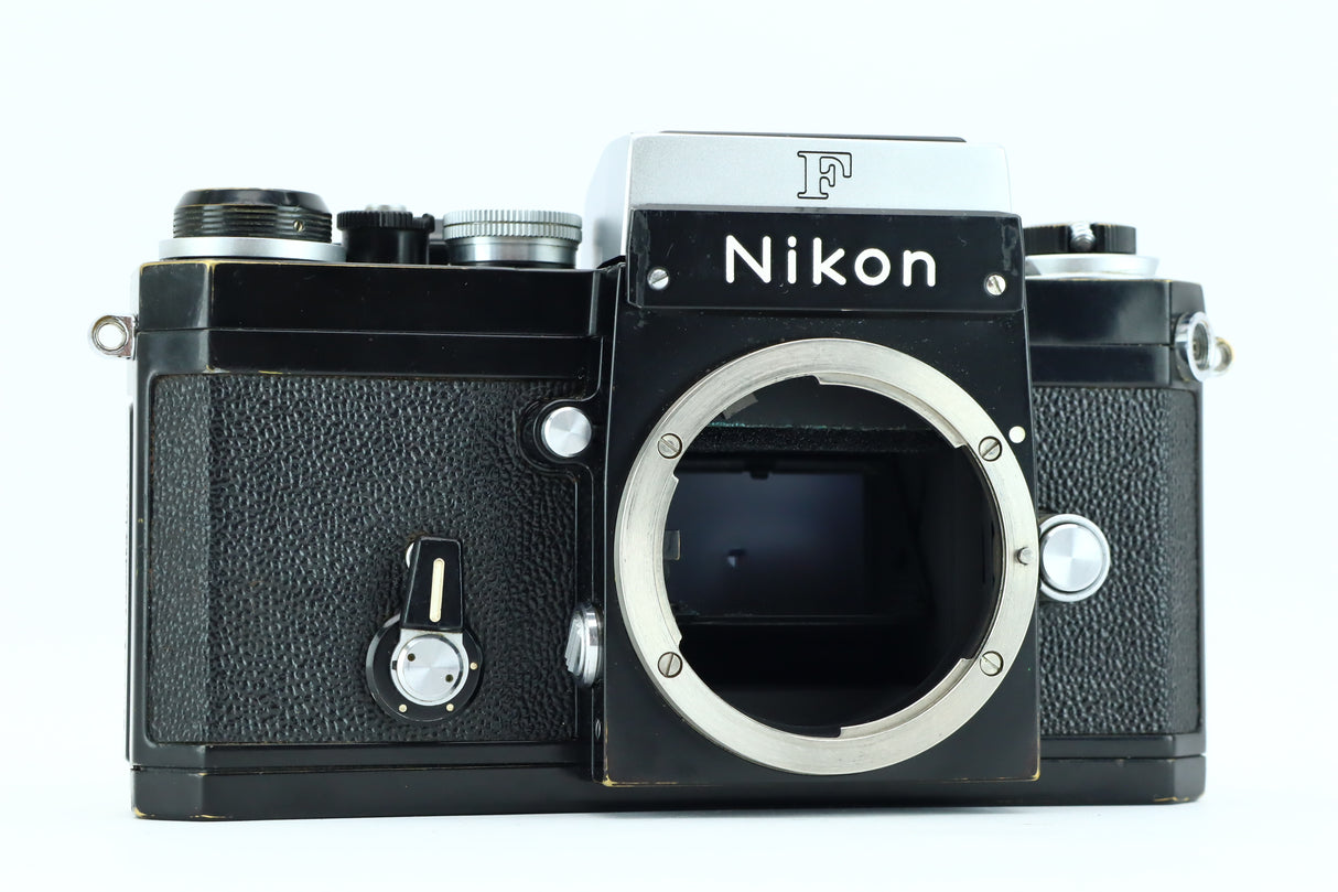 نيكون ف