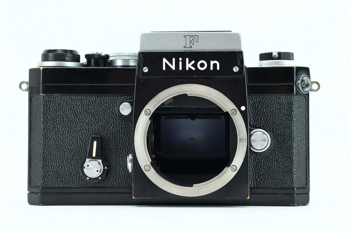 نيكون ف