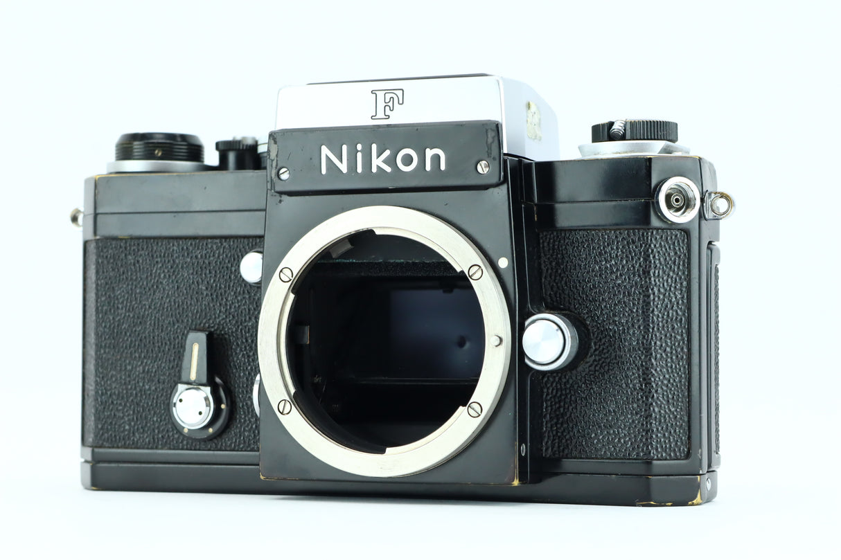 نيكون ف