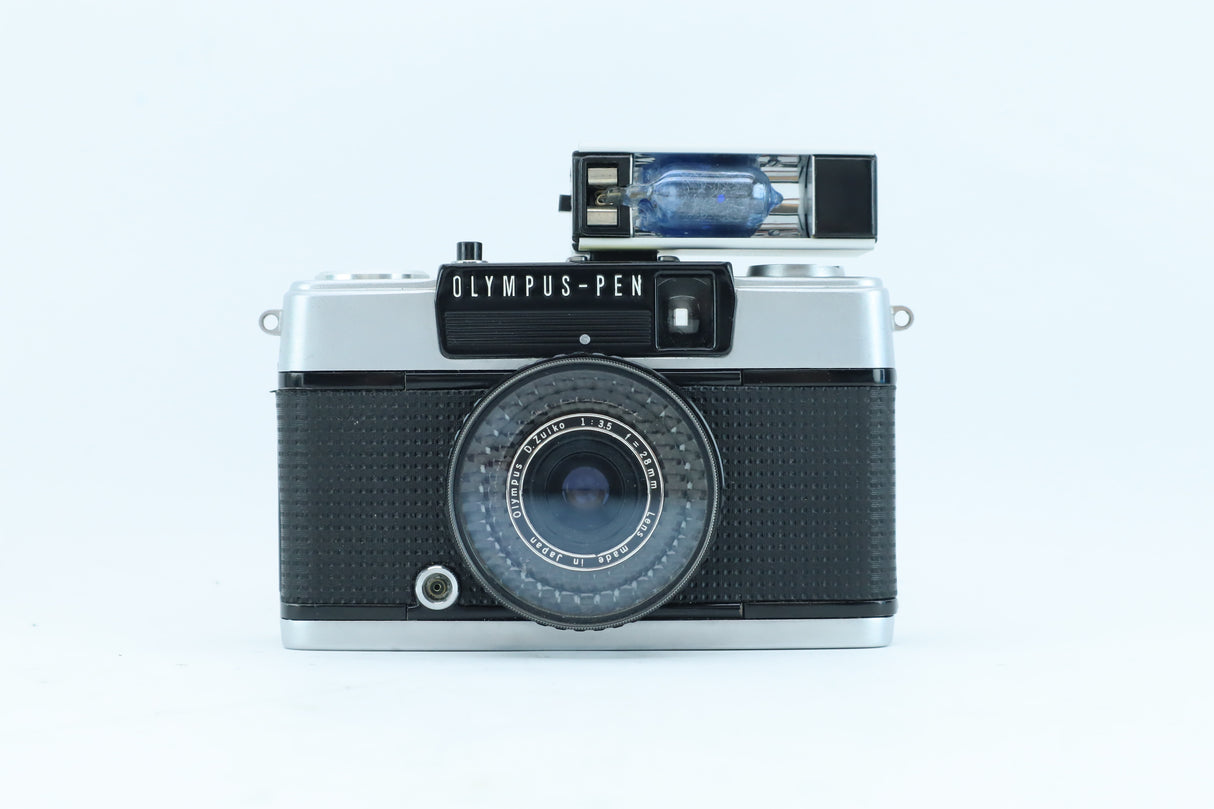 Olympus Pen EE-3 with D.Zuiko 28mm f/3.5 | S/N: 5493584