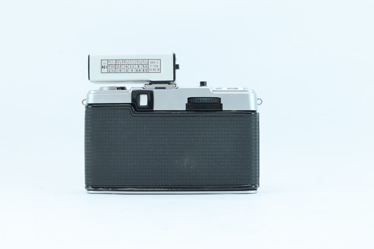 Olympus Pen EE-3 with D.Zuiko 28mm f/3.5 | S/N: 5493584