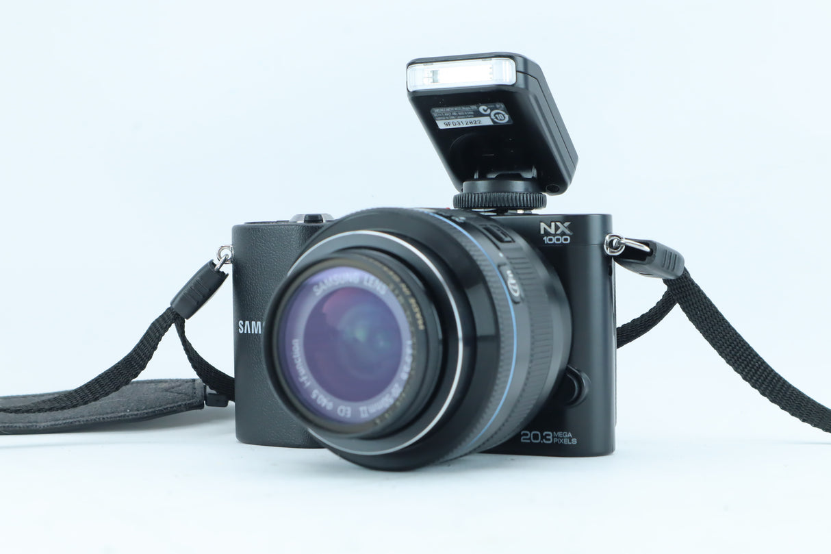 Samsung NX1000 | S/N: A4D2CN0D30005HK with Samsung 20-50mm f/3.5-5.6 ED i-Function