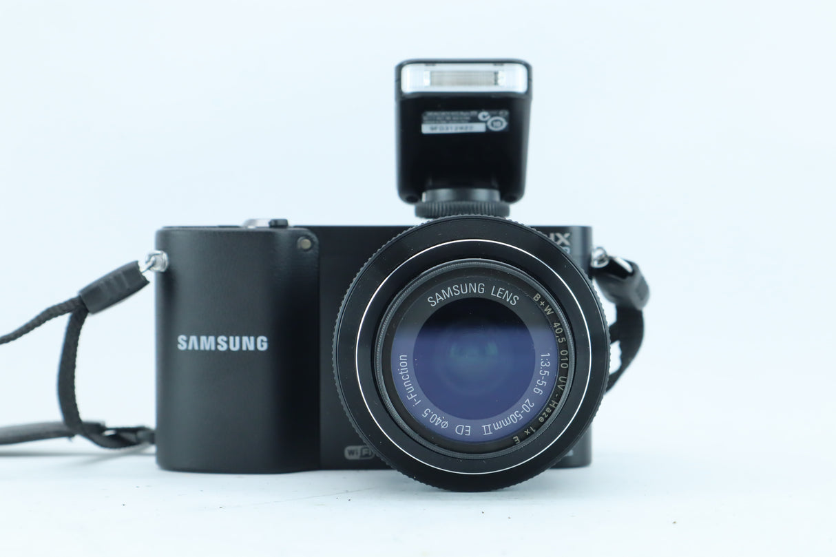 Samsung NX1000 | S/N: A4D2CN0D30005HK with Samsung 20-50mm f/3.5-5.6 ED i-Function