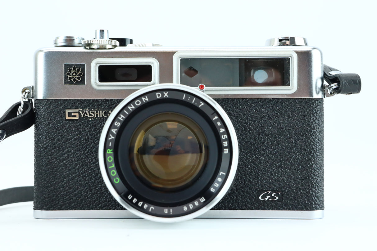 Yashica Electro 35 GS + Yashinon 45mm f/1.7 + obiettivo grandangolare Yashikor 1:4 + teleobiettivo Yashikor 1:4