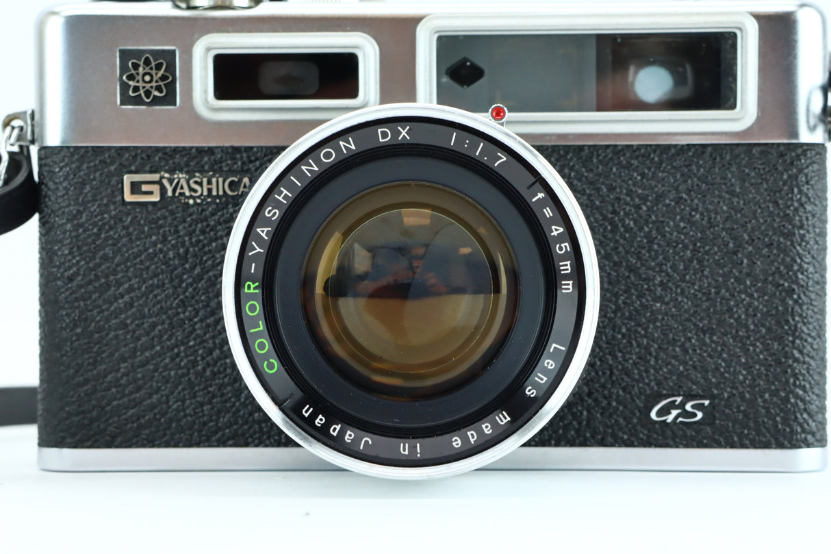 Yashica Electro 35 GS + Yashinon 45mm f/1.7 + obiettivo grandangolare Yashikor 1:4 + teleobiettivo Yashikor 1:4