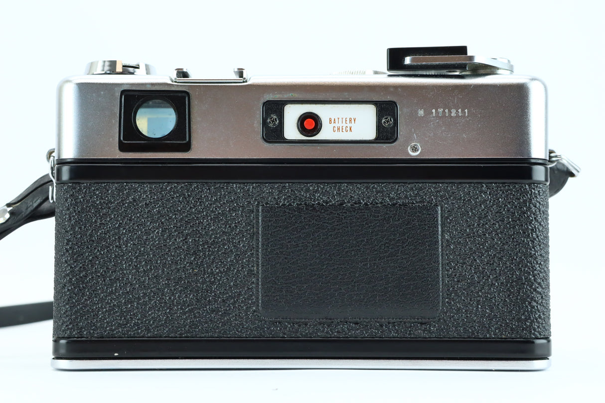 Yashica Electro 35 GS + Yashinon 45mm f/1.7 + obiettivo grandangolare Yashikor 1:4 + teleobiettivo Yashikor 1:4