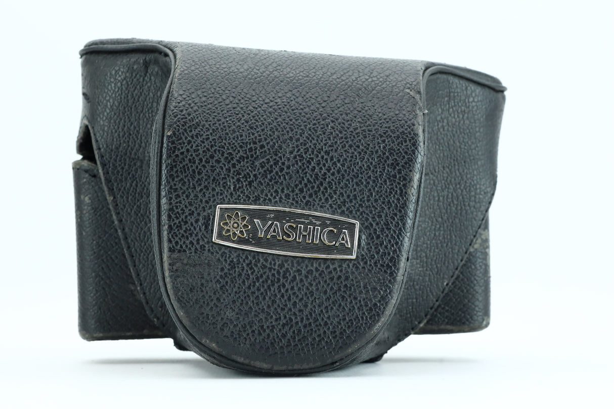 Yashica Electro 35 GS + Yashinon 45mm f/1.7 + obiettivo grandangolare Yashikor 1:4 + teleobiettivo Yashikor 1:4