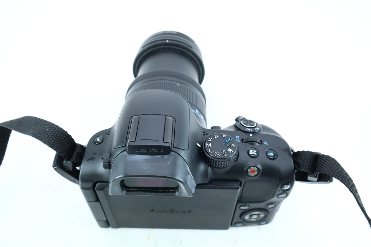 Samsung NX20 Mirrorless Kit with 18-55mm f/3.5-5.6