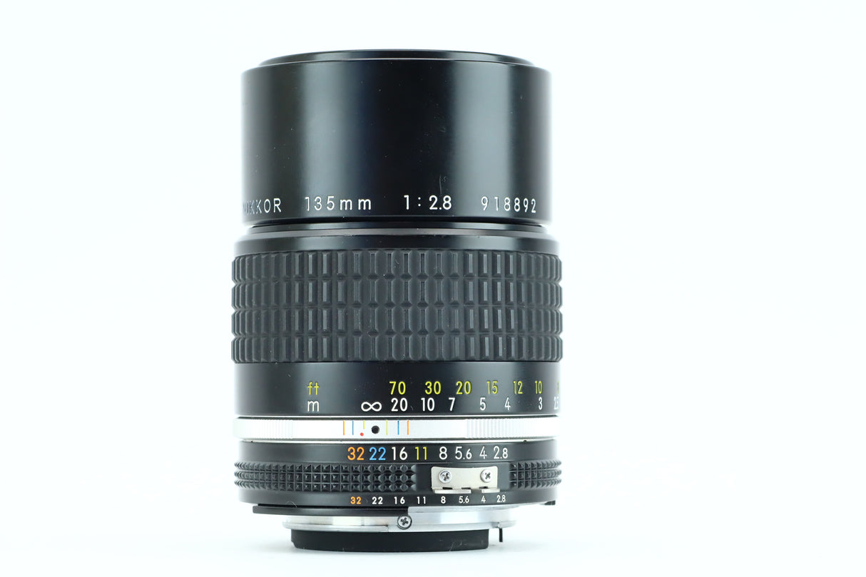 عدسة نيكون نيكور 135 ملم f/2.8