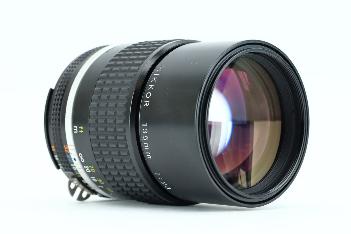 عدسة نيكون نيكور 135 ملم f/2.8