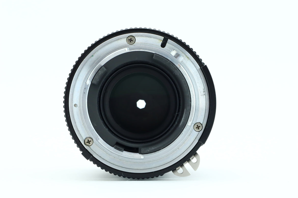 عدسة نيكون نيكور 135 ملم f/2.8